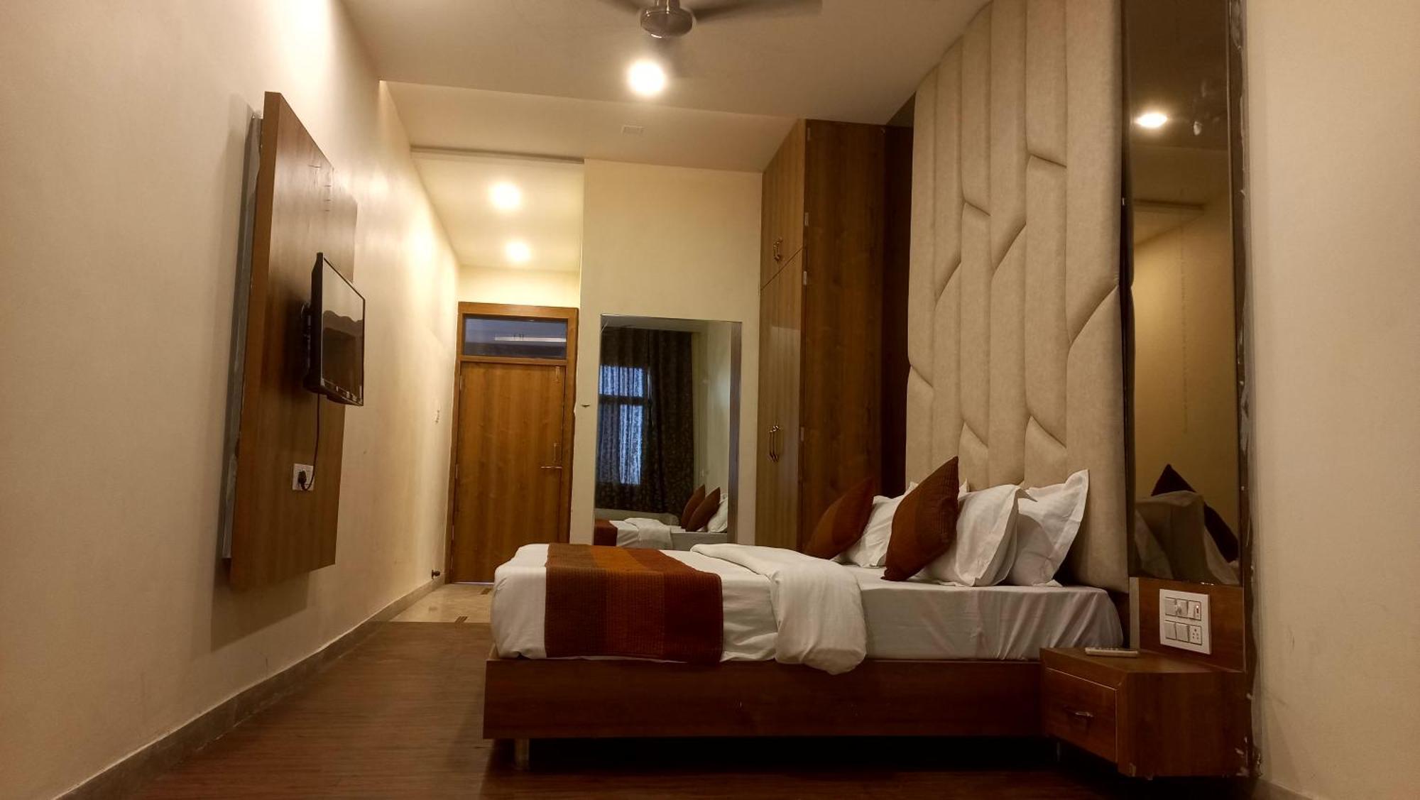 Hotel Indraprastha Jhalawar Kültér fotó