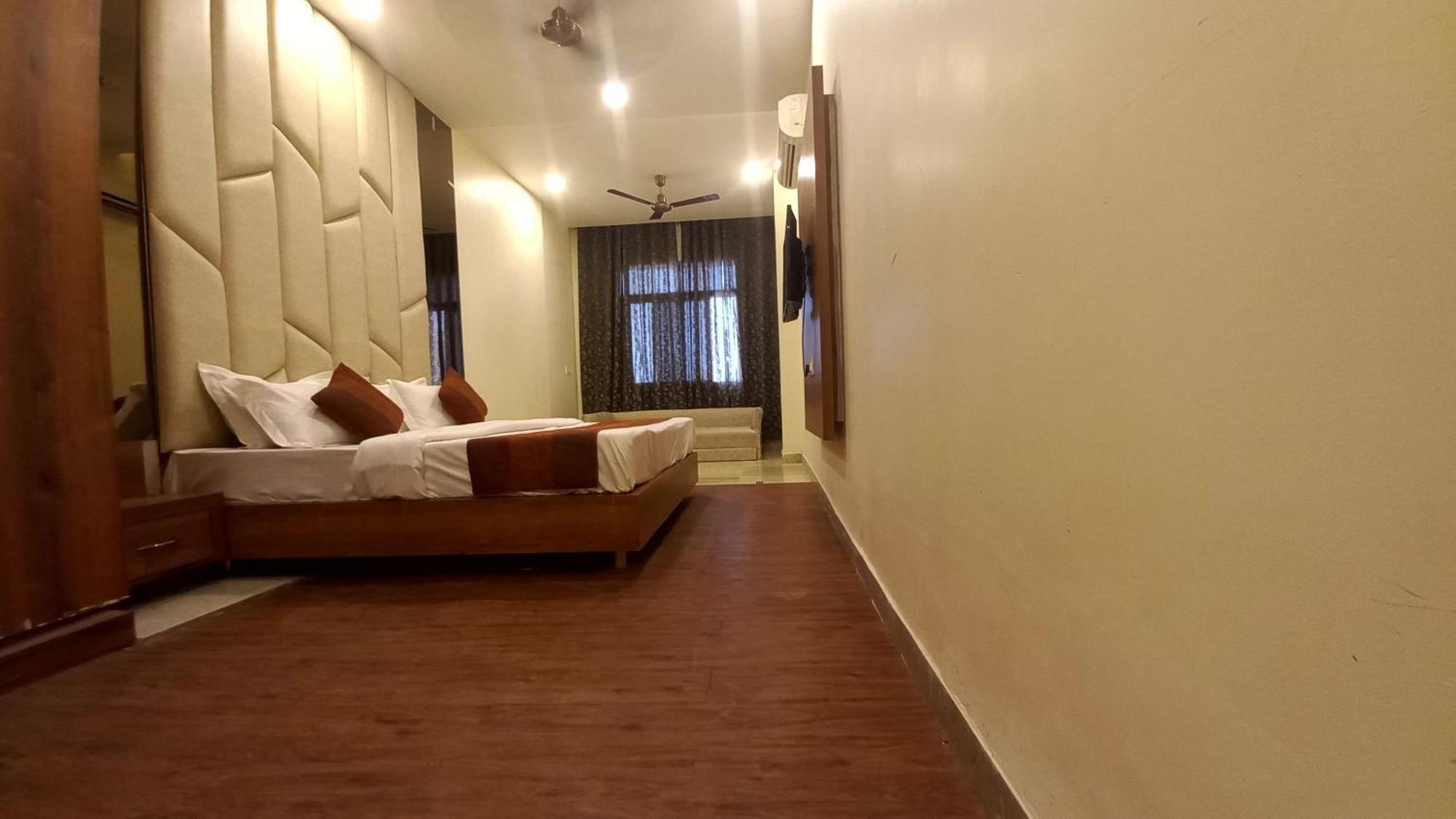 Hotel Indraprastha Jhalawar Kültér fotó